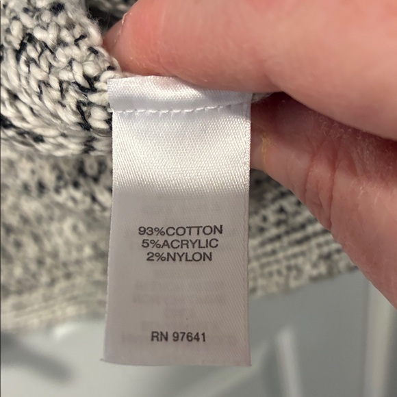 Elegant Black and Gray Striped Cardigan - Picture 3 of 11